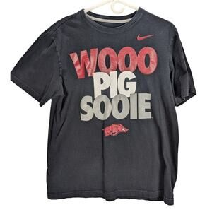 Nike Razorbacks shirt Mens Large Black Woo Pig Sooie University of Arkansas READ